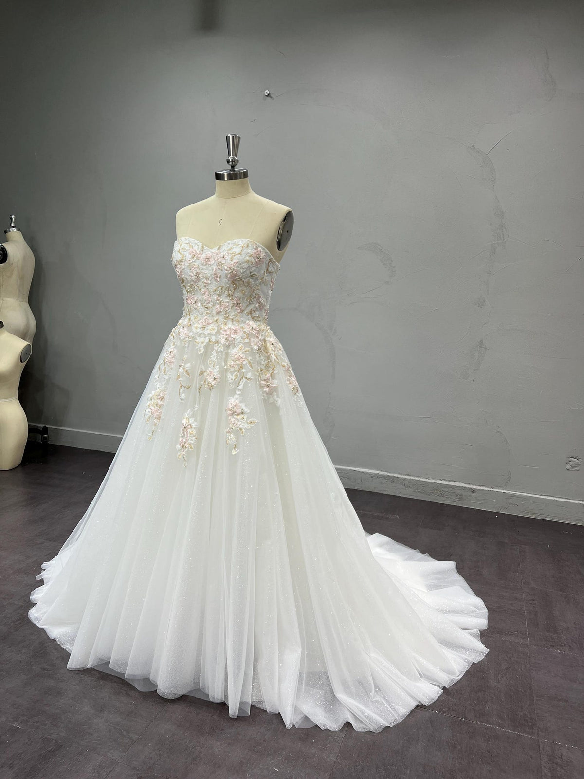 Romantic Sweetheart Neck Wedding Gown, 3D Pink Flower Appliqué A-line Dress, Sparkly Tulle Custom Bridal Gown