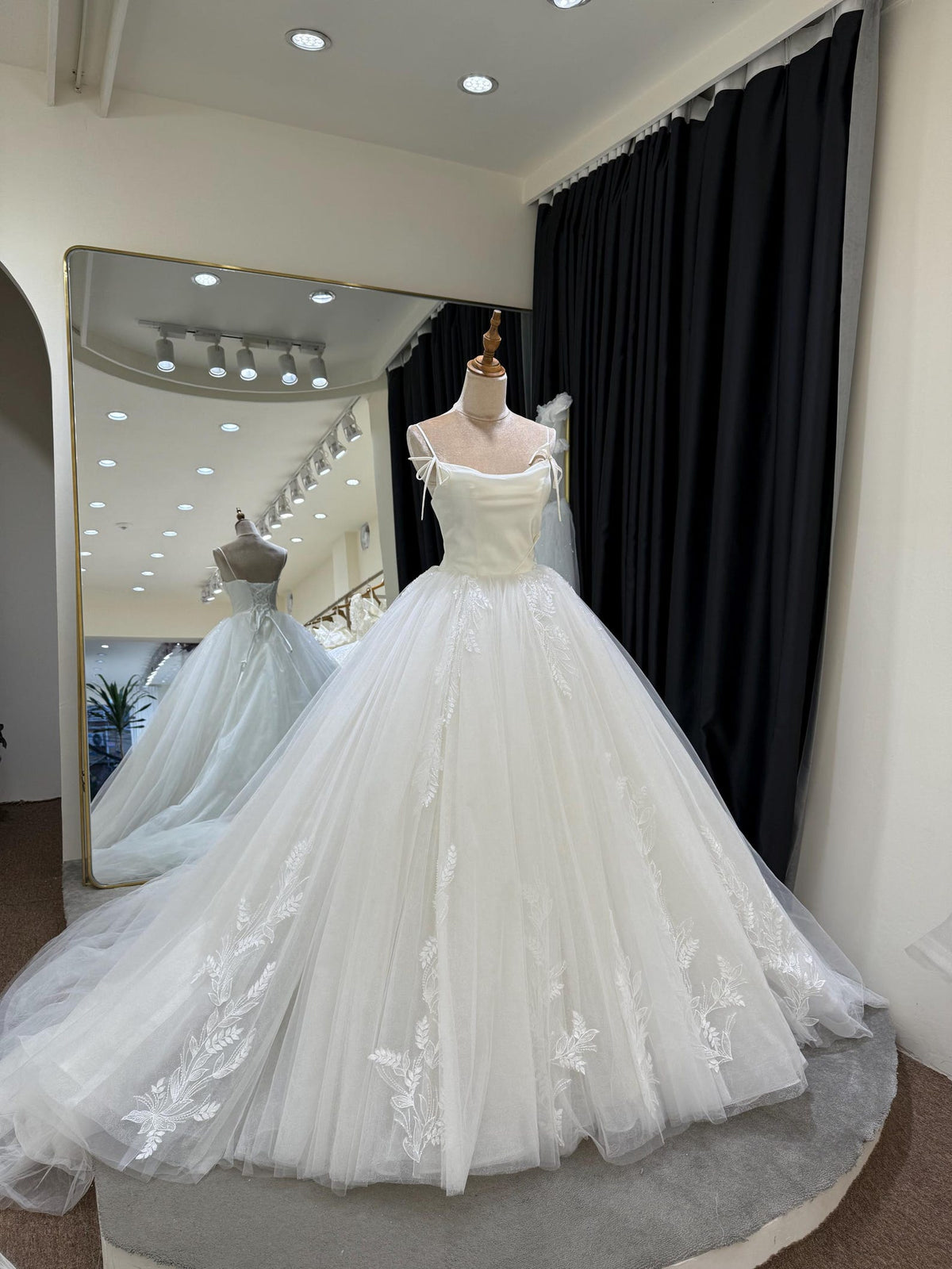 vStrappy Bow Wedding Dress, Satin Bodice Tulle Ball Gown, Lace Embroidery Bridal Gown With Long Train, Romantic Princess Wedding Dress