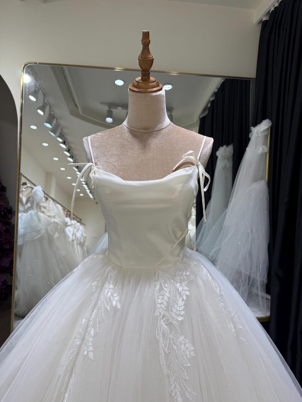 vStrappy Bow Wedding Dress, Satin Bodice Tulle Ball Gown, Lace Embroidery Bridal Gown With Long Train, Romantic Princess Wedding Dress