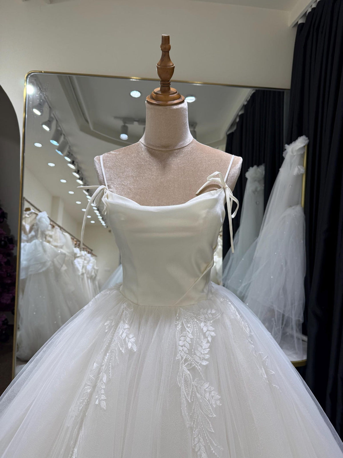 vStrappy Bow Wedding Dress, Satin Bodice Tulle Ball Gown, Lace Embroidery Bridal Gown With Long Train, Romantic Princess Wedding Dress