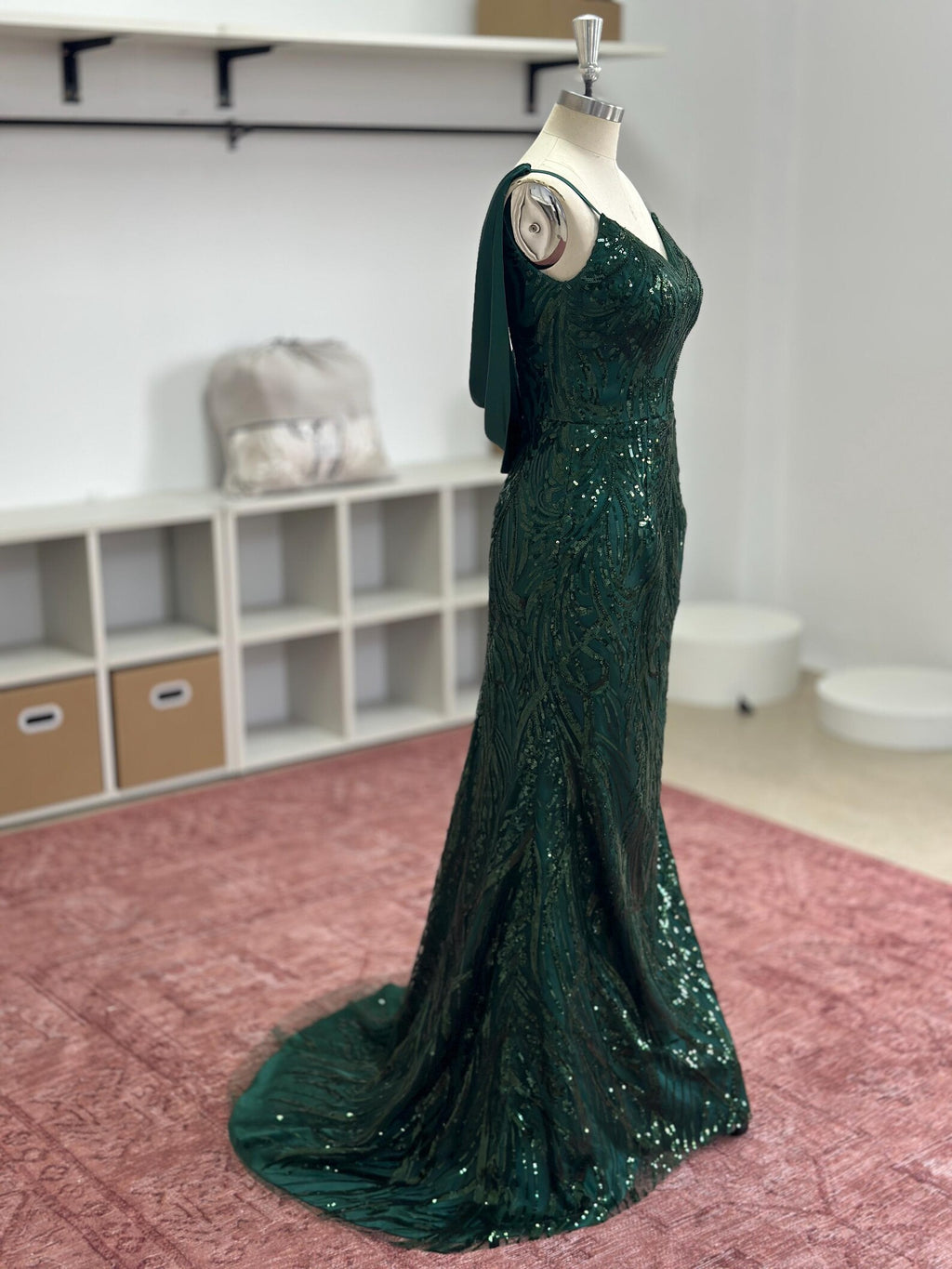 Emerald Green Sequin Mermaid Evening Gown, Spaghetti Strap V Neck Formal Dress, Long Sparkly Prom Dress, Wedding Guest Maxi Dress