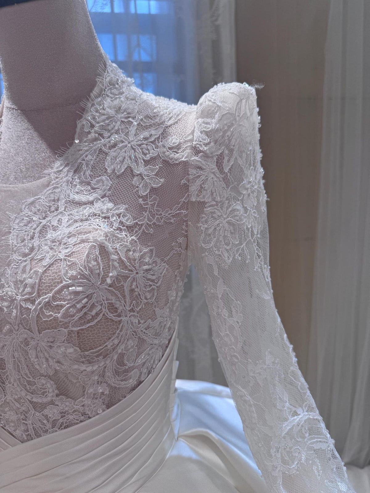 Vintage Lace Wedding Dress, Long Sleeve Satin Ball Gown, Deep V Neck Bridal Gown, Ruched Waist Bow Wedding Dress, Elegant Bride Gown