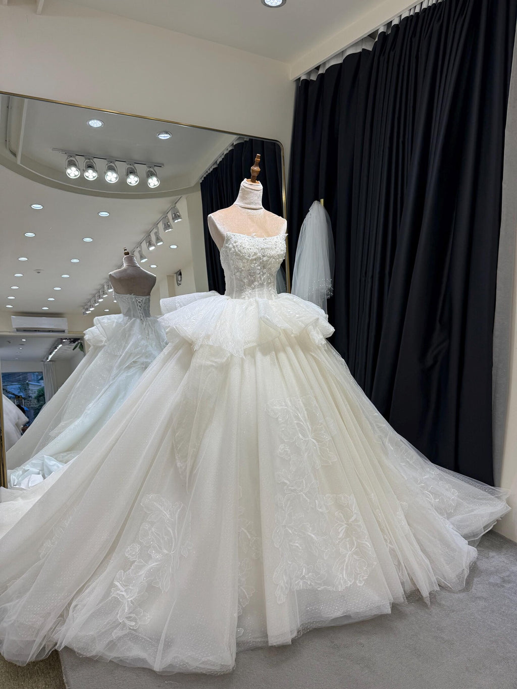Strapless Lace Tulle Ballgown Wedding Dress, 3D Floral Appliqué Bridal Gown, Ruffle Waist Princess Wedding Dress with Train