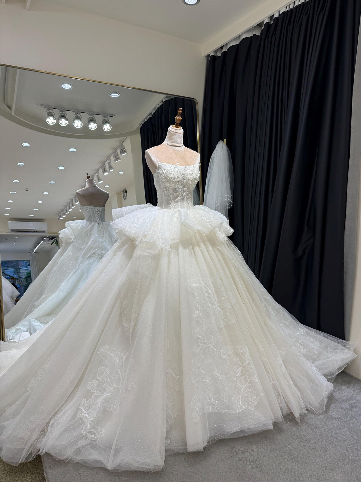 Strapless Lace Tulle Ballgown Wedding Dress, 3D Floral Appliqué Bridal Gown, Ruffle Waist Princess Wedding Dress with Train
