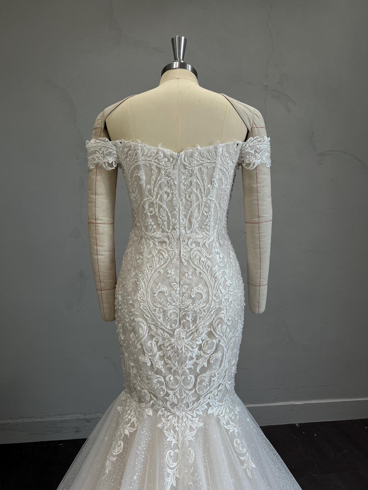 Off the Shoulder Mermaid Wedding Dress, Sparkle Tulle Lace Bridal Gown, Deep V Neck Floral Appliqué Wedding Gown with Train