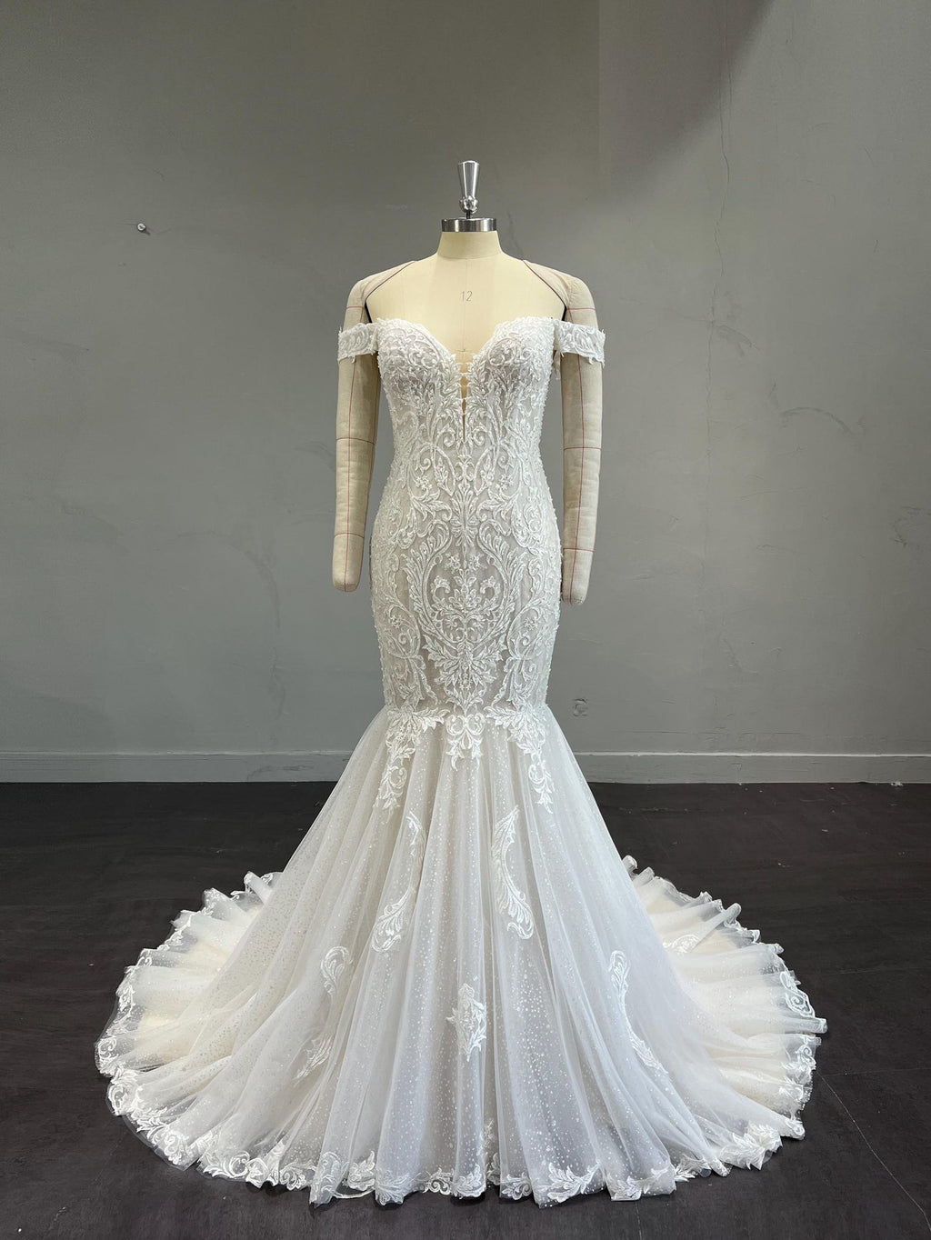 Off the Shoulder Mermaid Wedding Dress, Sparkle Tulle Lace Bridal Gown, Deep V Neck Floral Appliqué Wedding Gown with Train