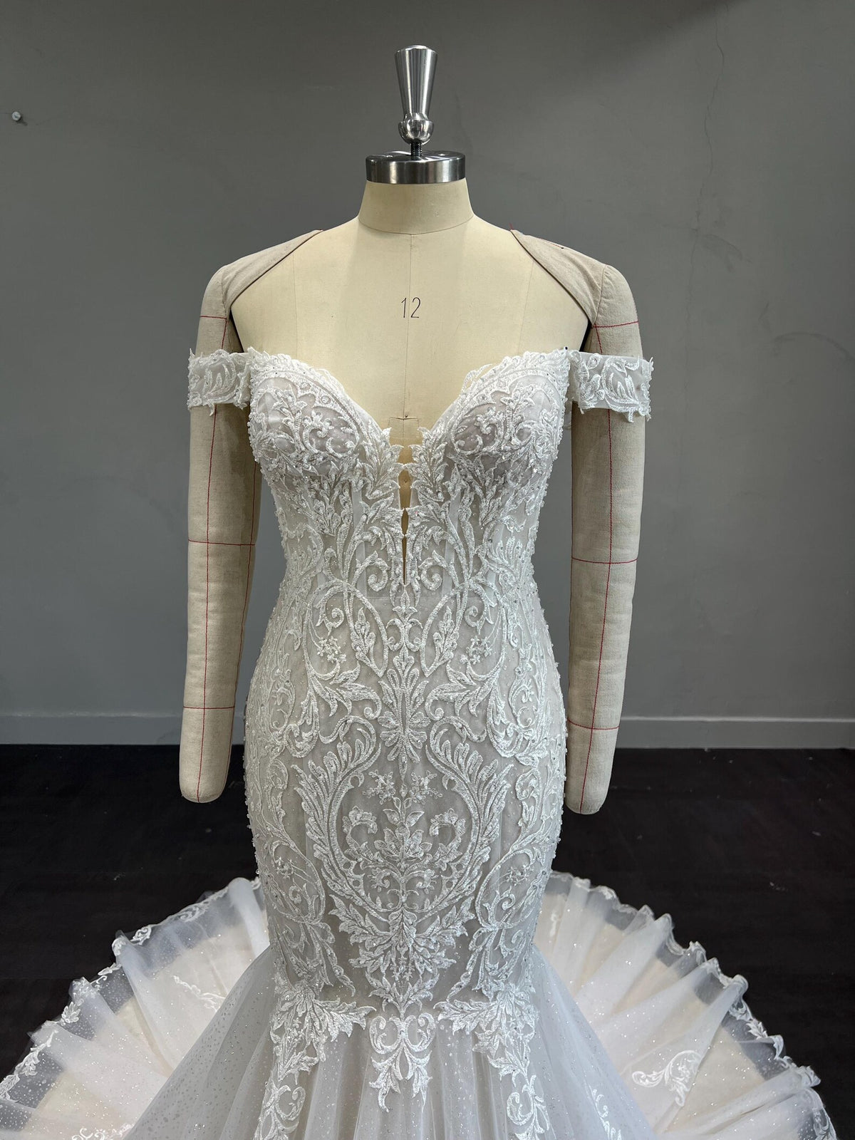 Off the Shoulder Mermaid Wedding Dress, Sparkle Tulle Lace Bridal Gown, Deep V Neck Floral Appliqué Wedding Gown with Train