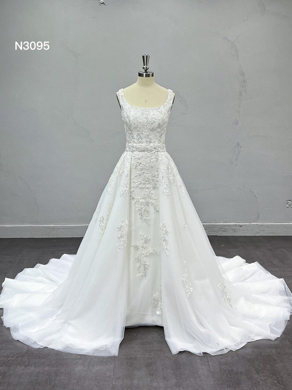 Square Neck A Line Wedding Dress, Beaded Lace Tulle Bridal Gown, Sleeveless Floral Appliqué Wedding Gown with Long Train