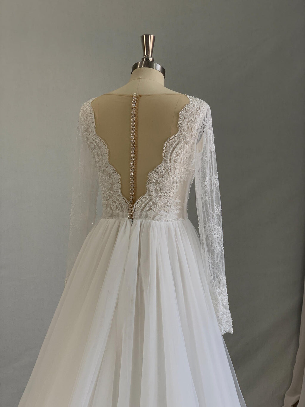 Long Sleeve A-Line Wedding Dress V Neck Lace Bridal Gown Tulle Skirt With Sash Romantic Wedding Gown