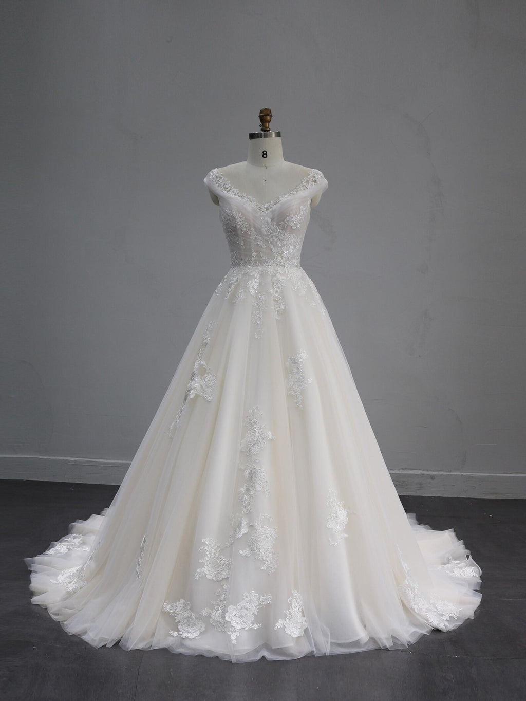 Off The Shoulder A-Line Wedding Dress V Neck Floral Lace Bridal Gown Flowy Tulle Chapel Train Wedding Gown
