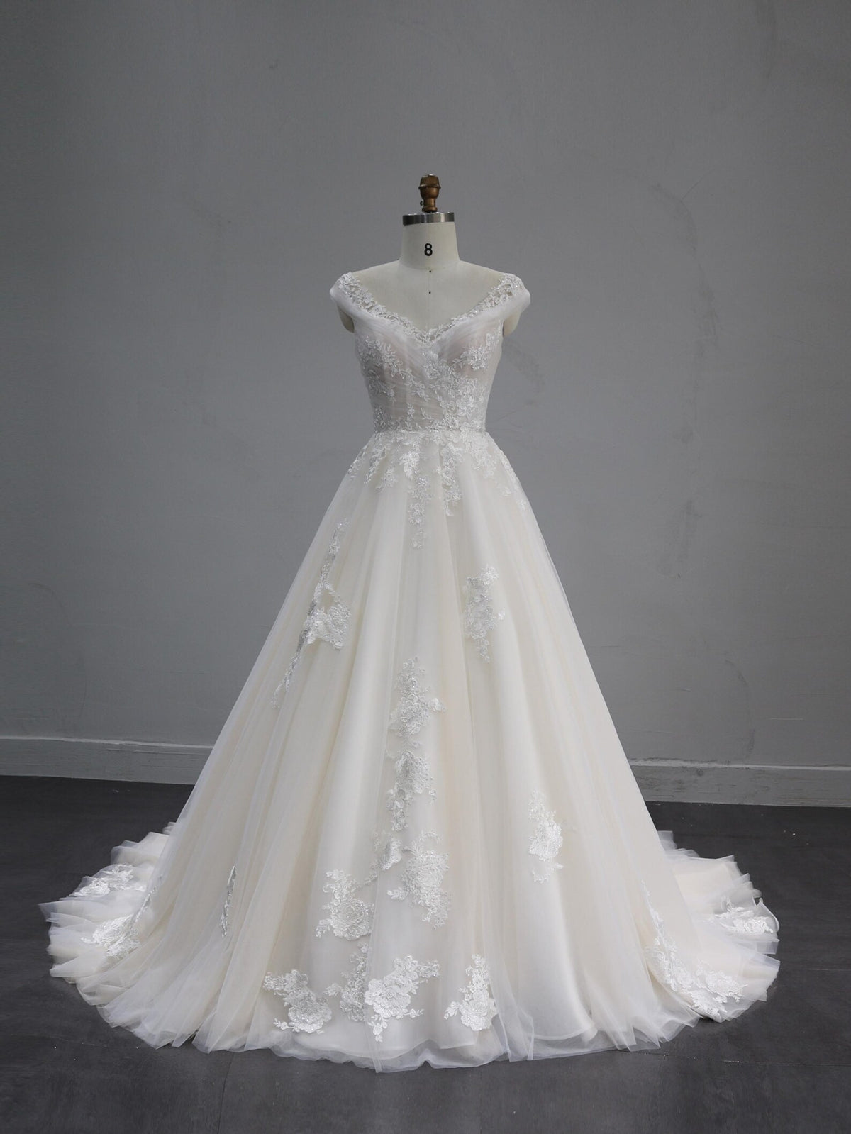 Off The Shoulder A-Line Wedding Dress V Neck Floral Lace Bridal Gown Flowy Tulle Chapel Train Wedding Gown