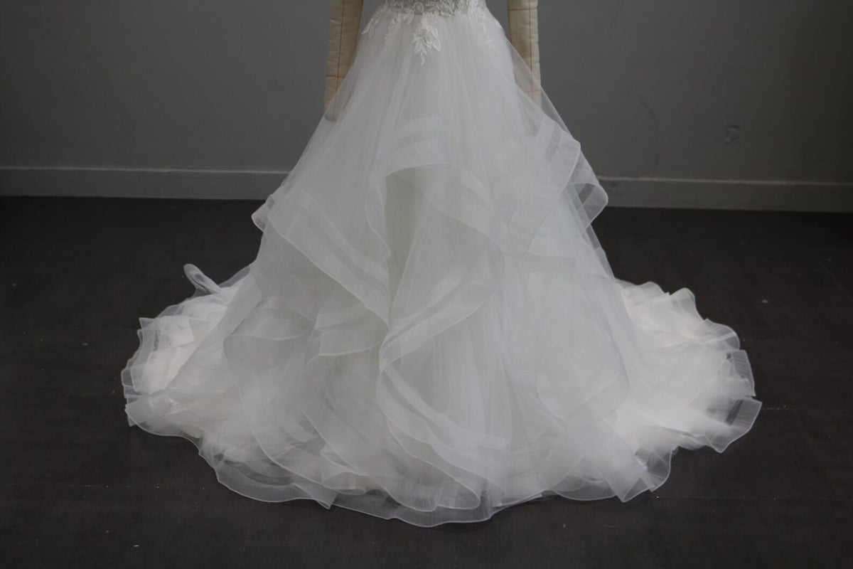 Off the Shoulder Lace Ball Gown Wedding Dress, Ruffled Tulle Bridal Gown, Deep V Neck A-line Wedding Dress with Train
