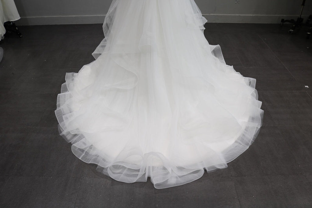 Off the Shoulder Lace Ball Gown Wedding Dress, Ruffled Tulle Bridal Gown, Deep V Neck A-line Wedding Dress with Train